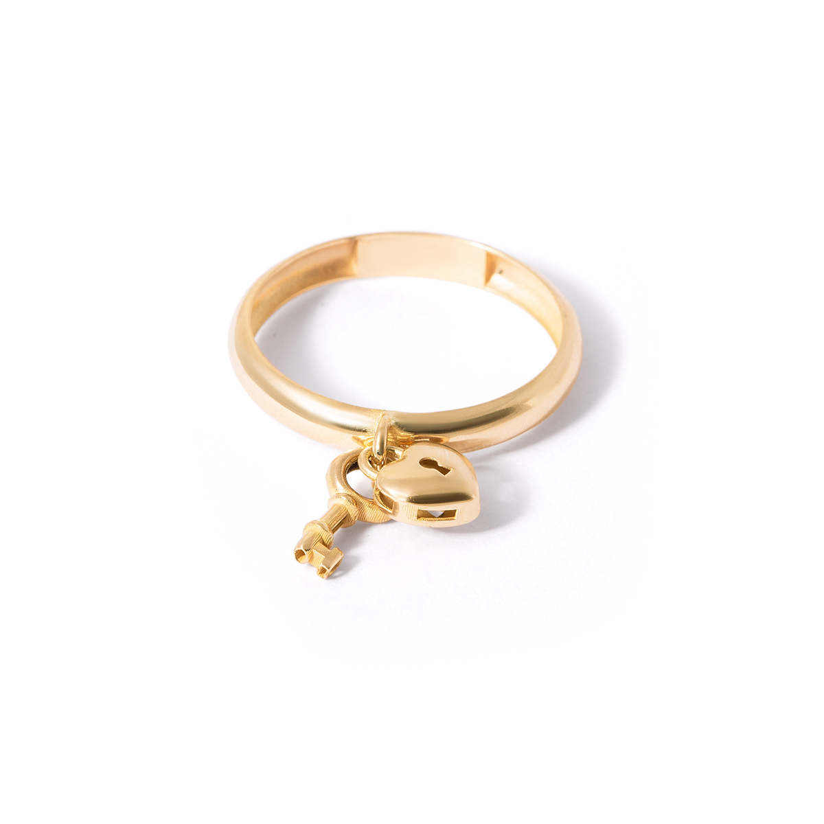 Gold heart and key ring g