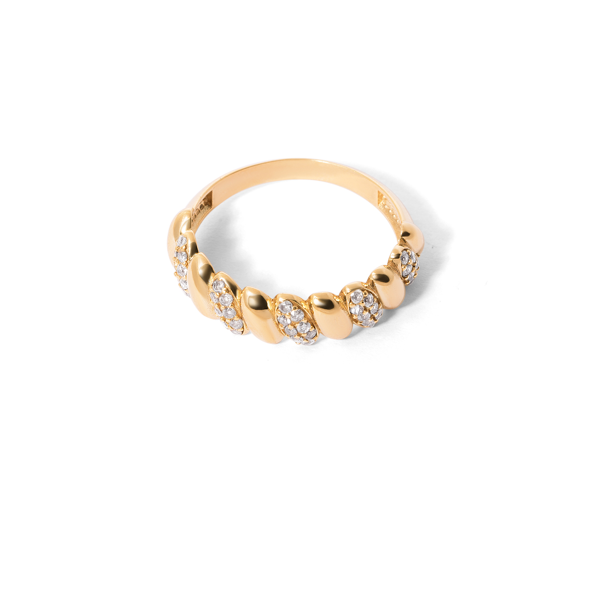 Gold ring with jeweled shell g